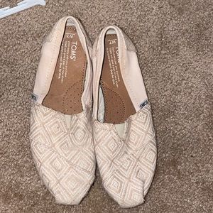 Toms